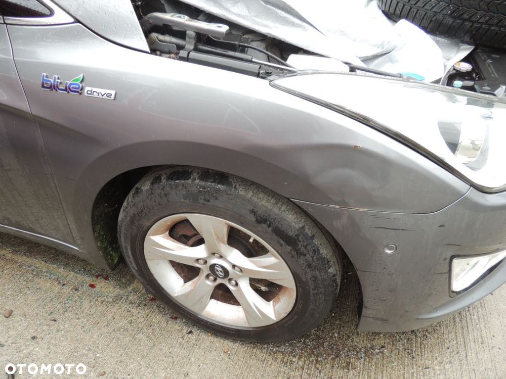 Błotnik prawy Hyundai I40 kombi uszk. - 1