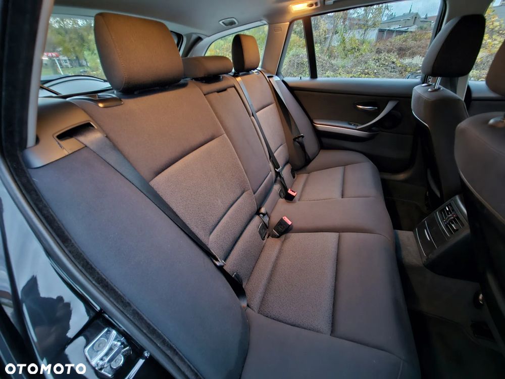 BMW Seria 3 318i - 23