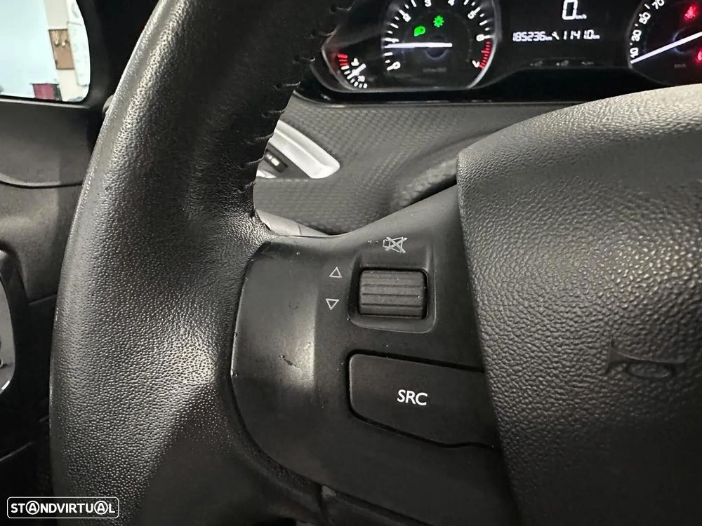 Peugeot 208 1.2 PureTech Style - 17