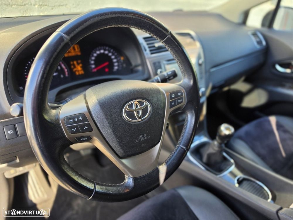 Toyota Avensis SW 2.0 D-4D Luxury+GPS - 11