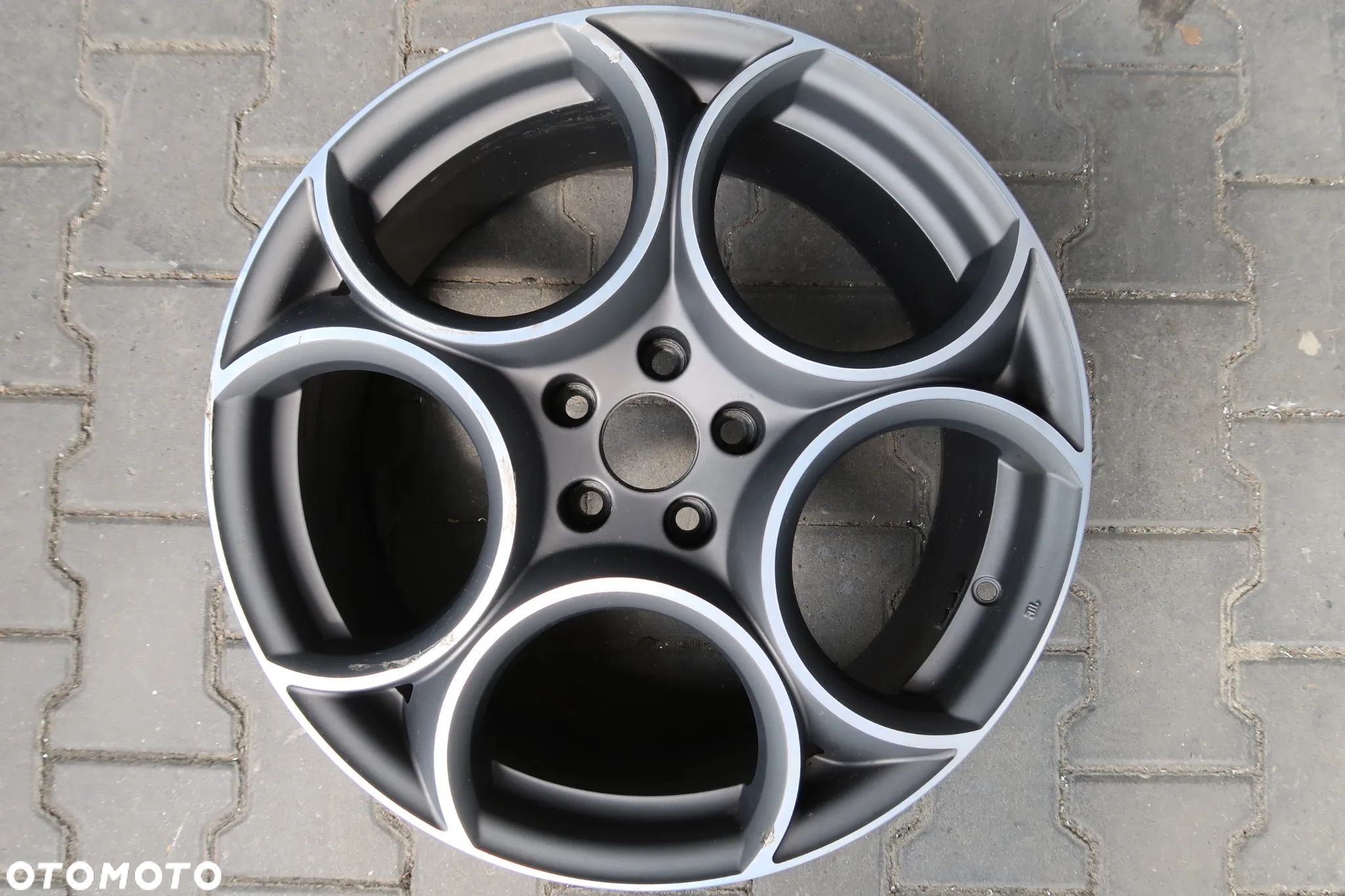 C45 FELGA ALUMINIOWA ALFA ROMEO 8X19ET34 - 1