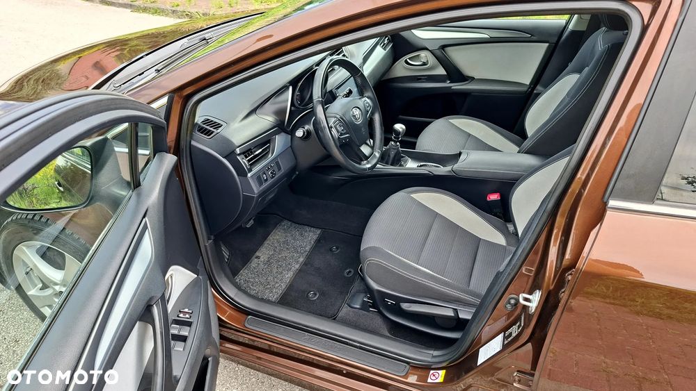 Toyota Avensis 2.0 D-4D Premium - 24