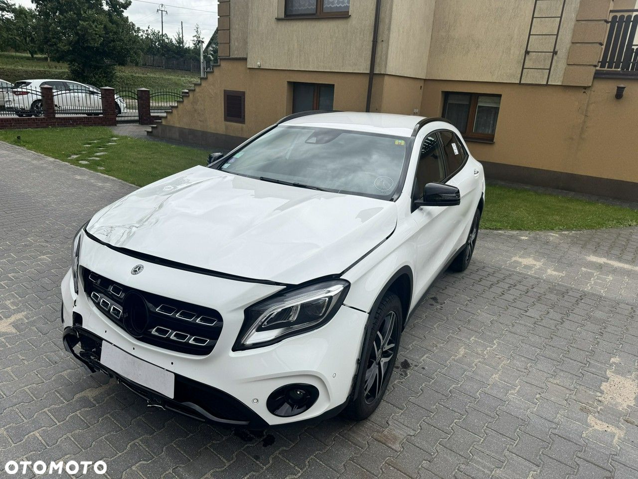 Mercedes-Benz GLA 200 7G-DCT - 2