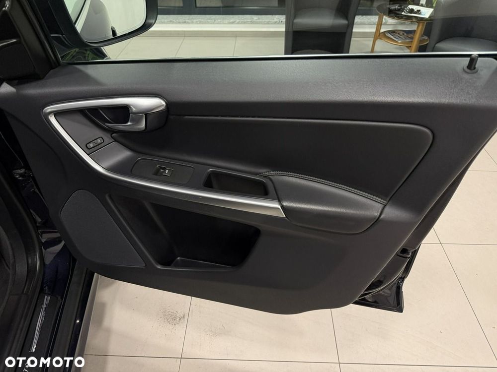 Volvo XC 60 D3 Drive-E Momentum - 27