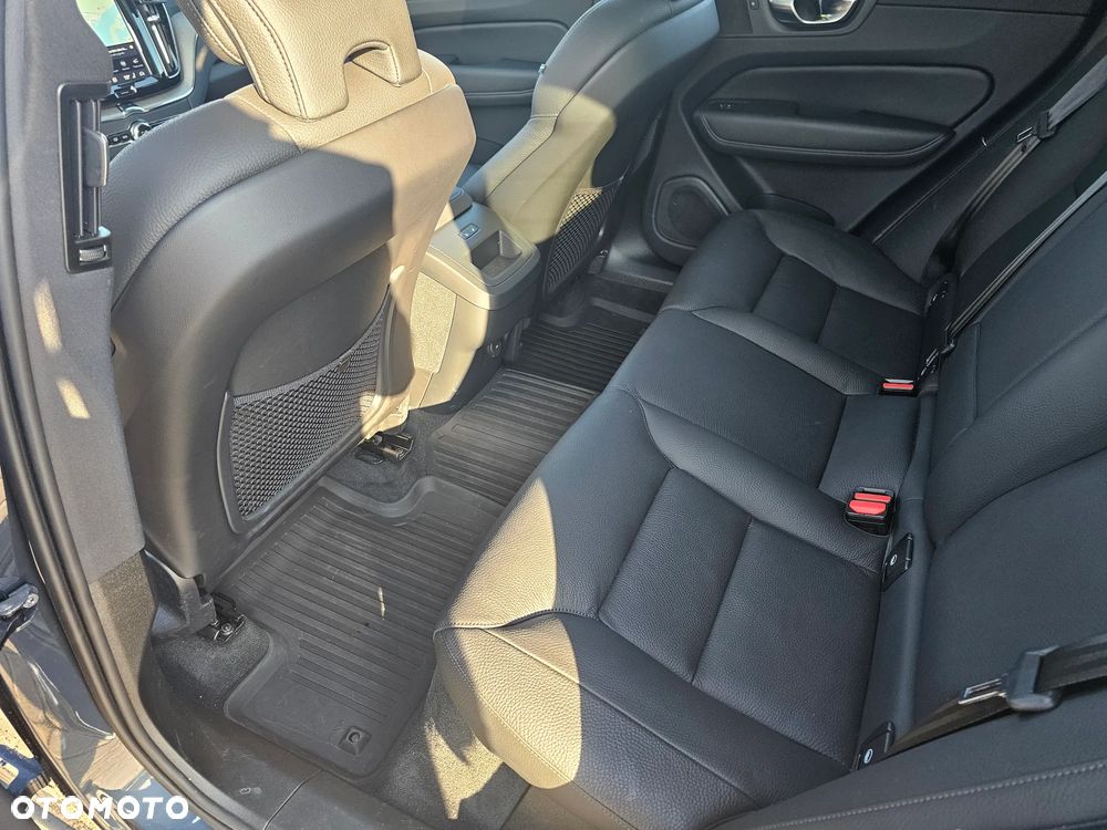 Volvo XC 60 B5 B AWD Plus Dark - 12