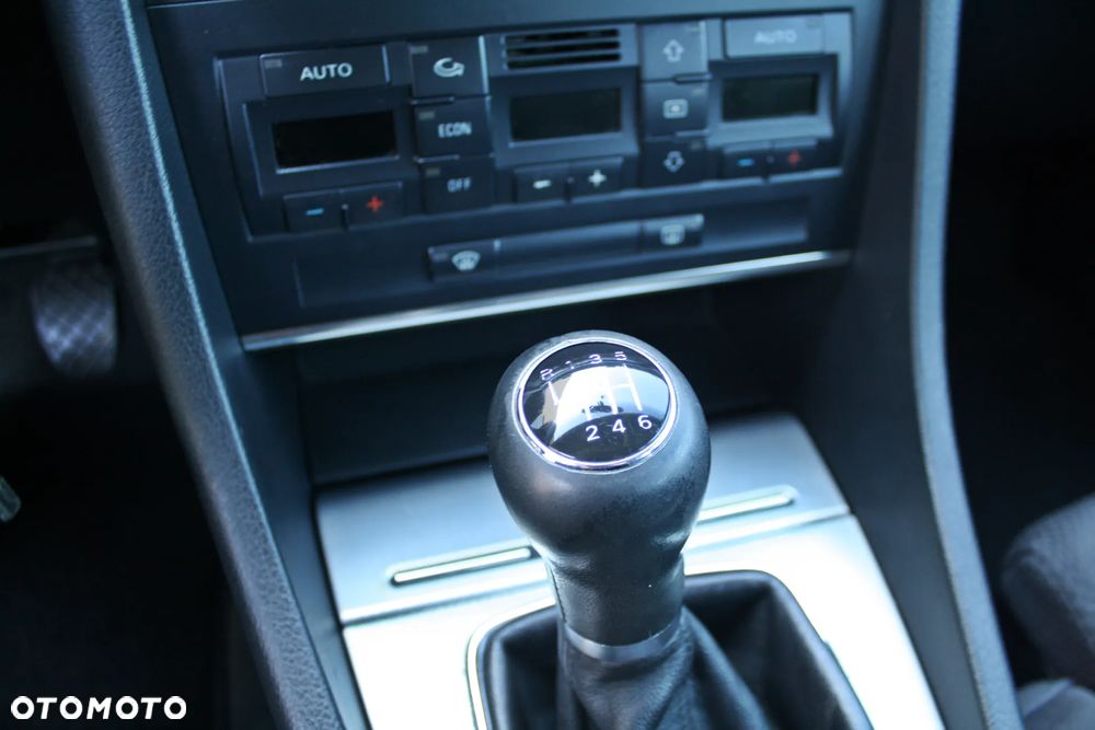 Audi A4 Limousine 1.8 T quattro - 28