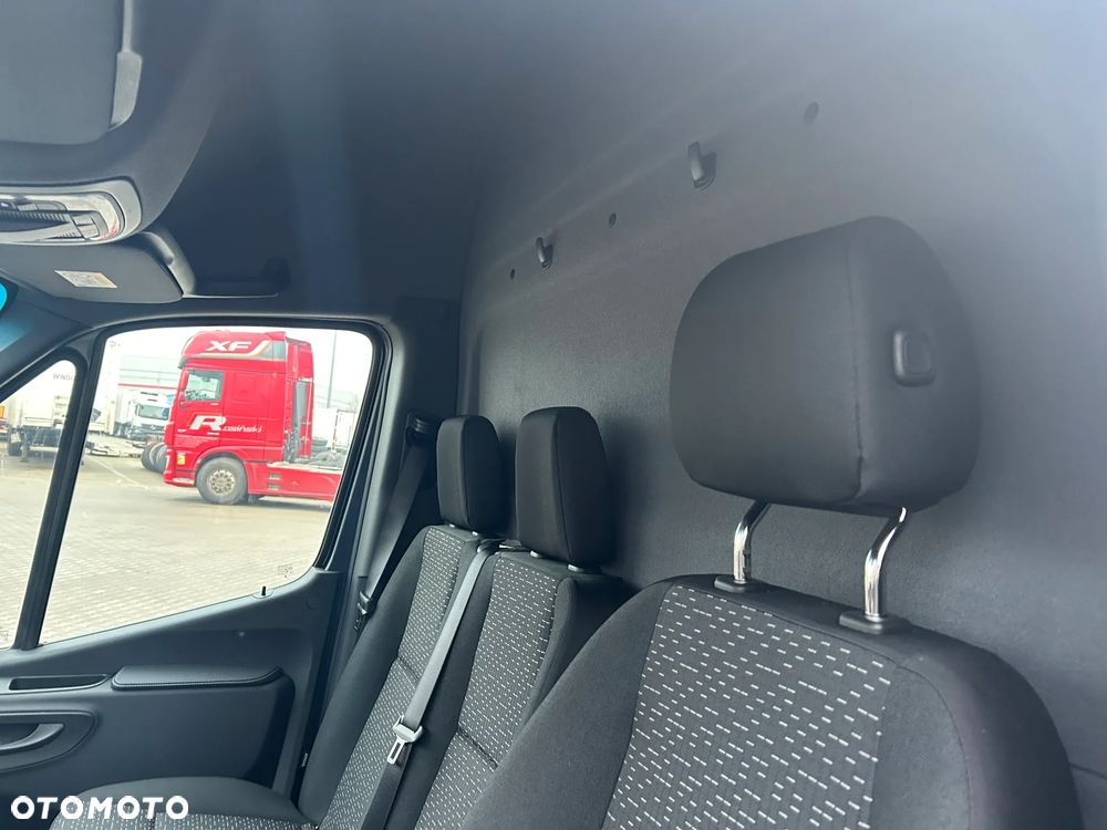 Mercedes-Benz Sprinter - 9