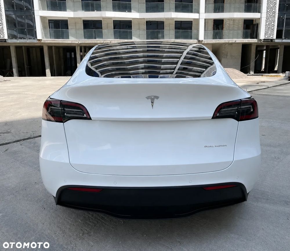 Tesla Model Y Long Range Dual Motor AWD - 6