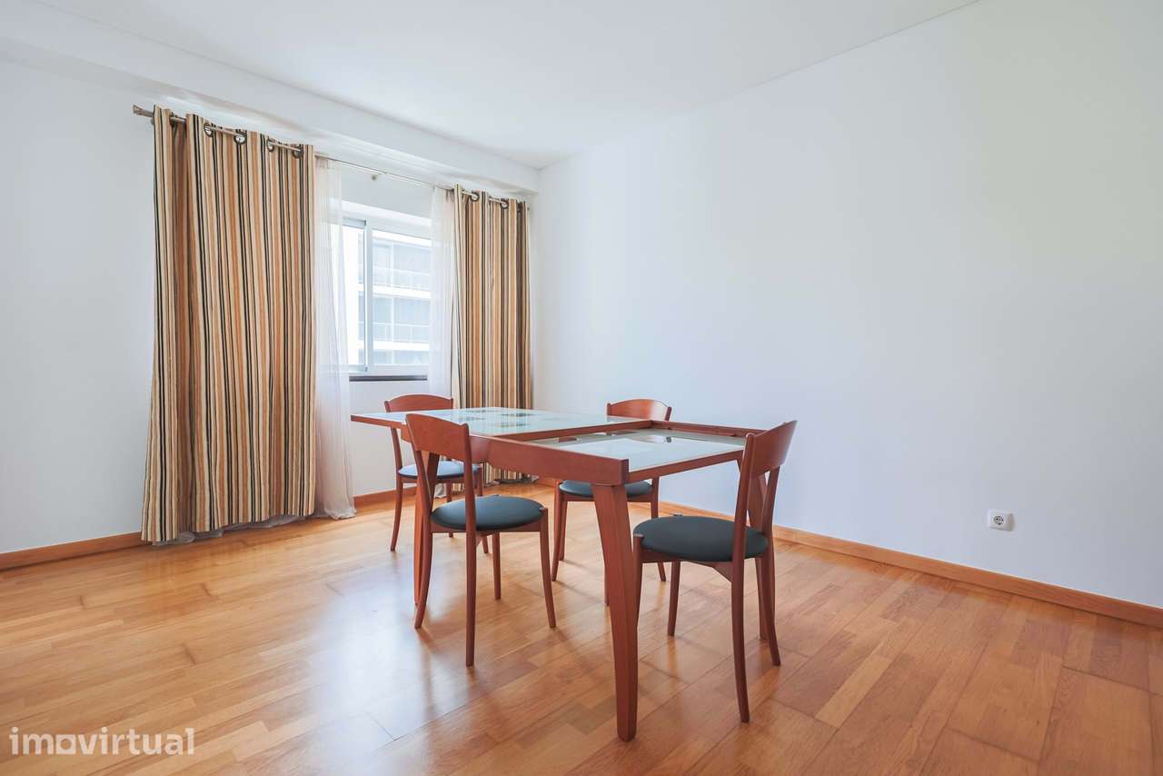 Apartamento de 3 Quartos em Ponta Delgada com Varanda e Garagem - Grande imagem: 4/18