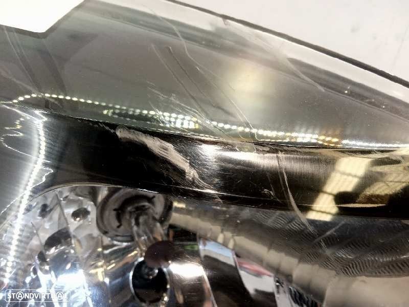 FAROL DIREITO DACIA SANDERO 2010 - 2