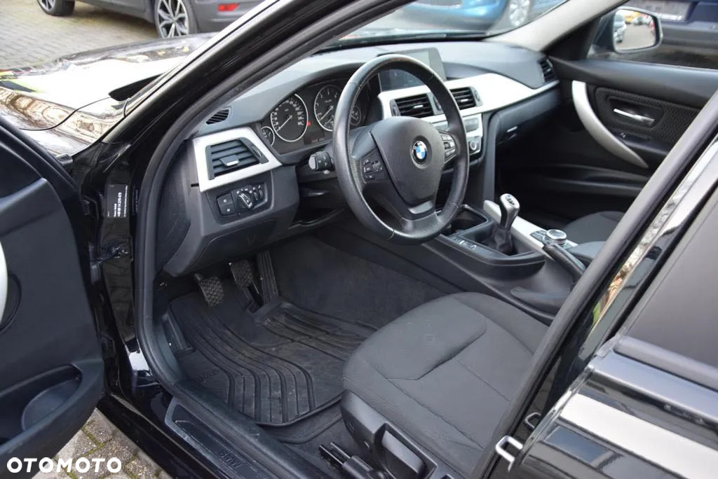 BMW Seria 3 318d - 11