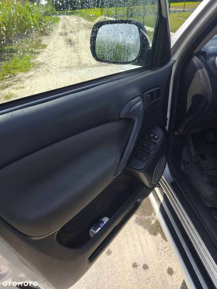 Toyota RAV4 - 8