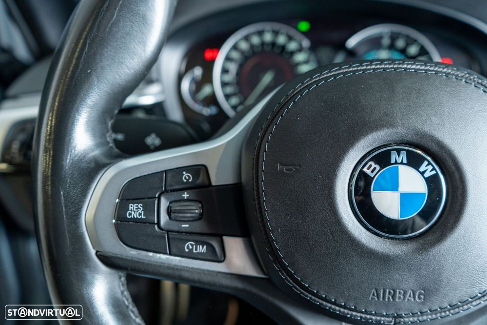 BMW 530 e Pack M - 16