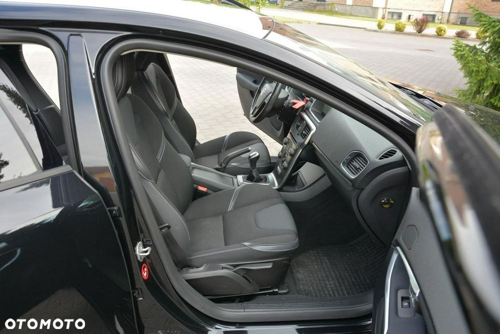 Volvo V40 T4 R-Design Momentum - 15
