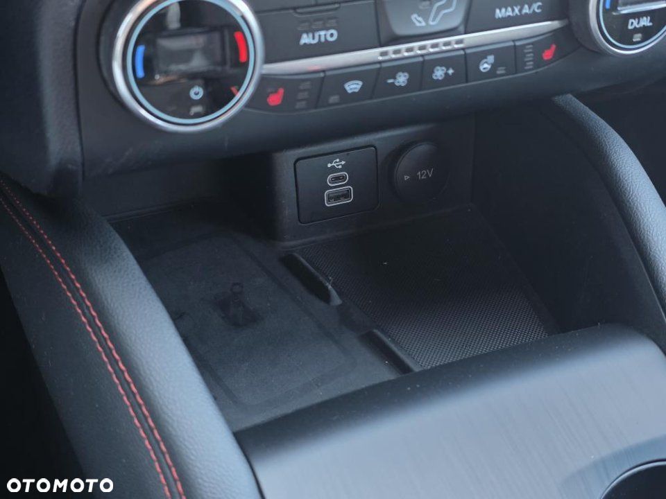 Ford Kuga - 25