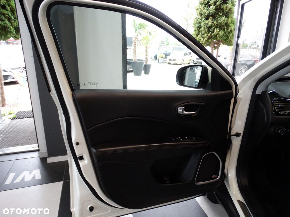 Jeep Compass - 12