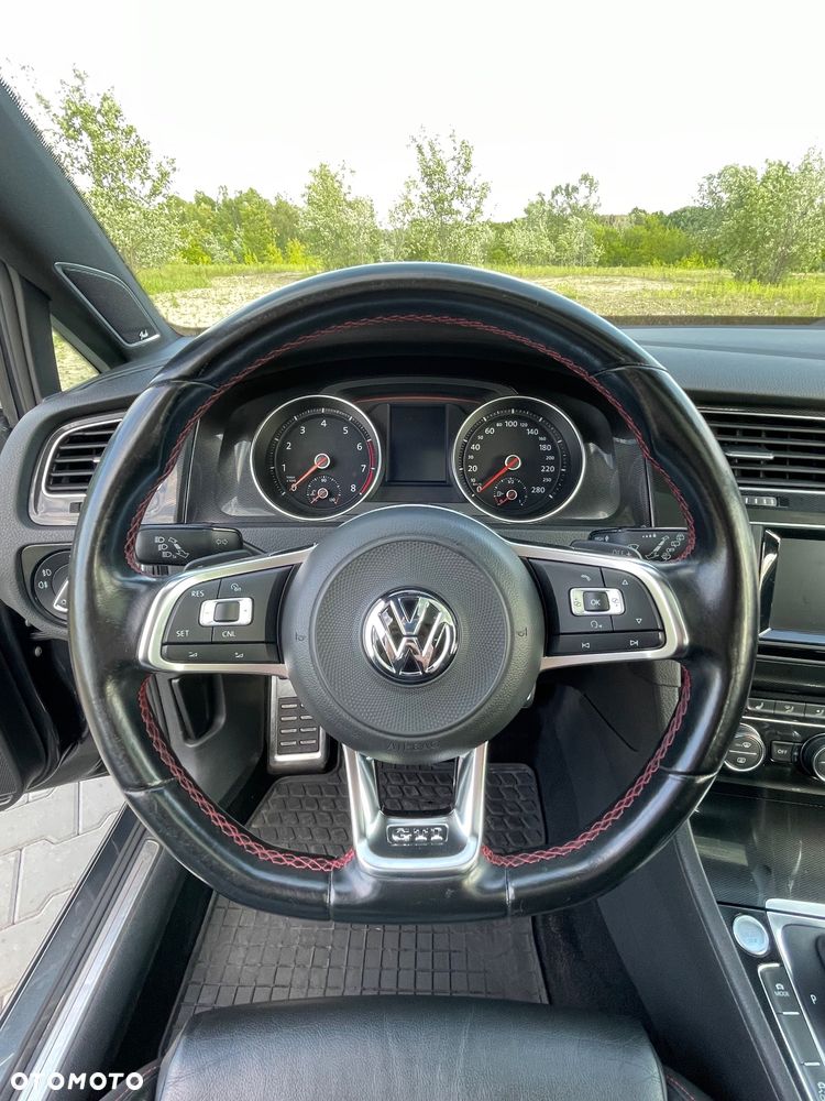 Volkswagen Golf - 13