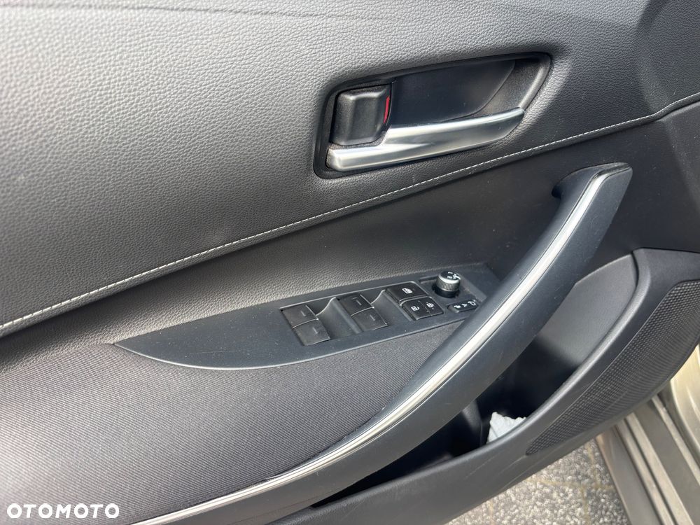 Toyota Corolla 2.0 Hybrid Comfort - 18