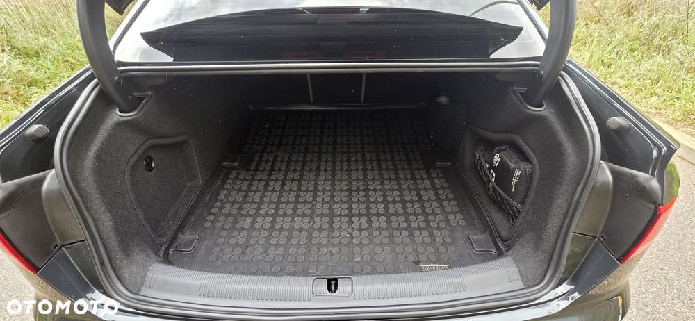 Audi A4 Limousine - 11