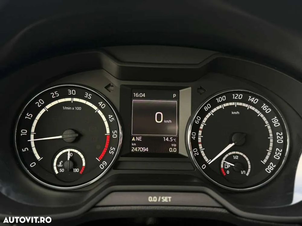 Skoda Octavia Combi 2.0 TDI (Green tec) DSG RS - 14