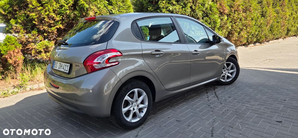 Peugeot 208 - 10