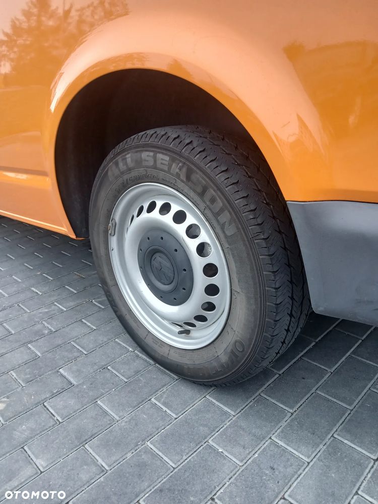 Volkswagen Caravelle - 15