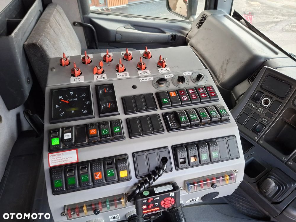 Scania 94G Zamiatarka Uliczna Bucher 2 Silniki Odchwaszczarka Szczotki L/R Specjalny - 25