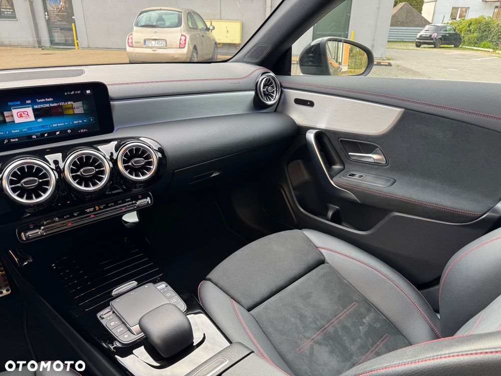 Mercedes-Benz CLA 180 7G-DCT AMG Line - 13