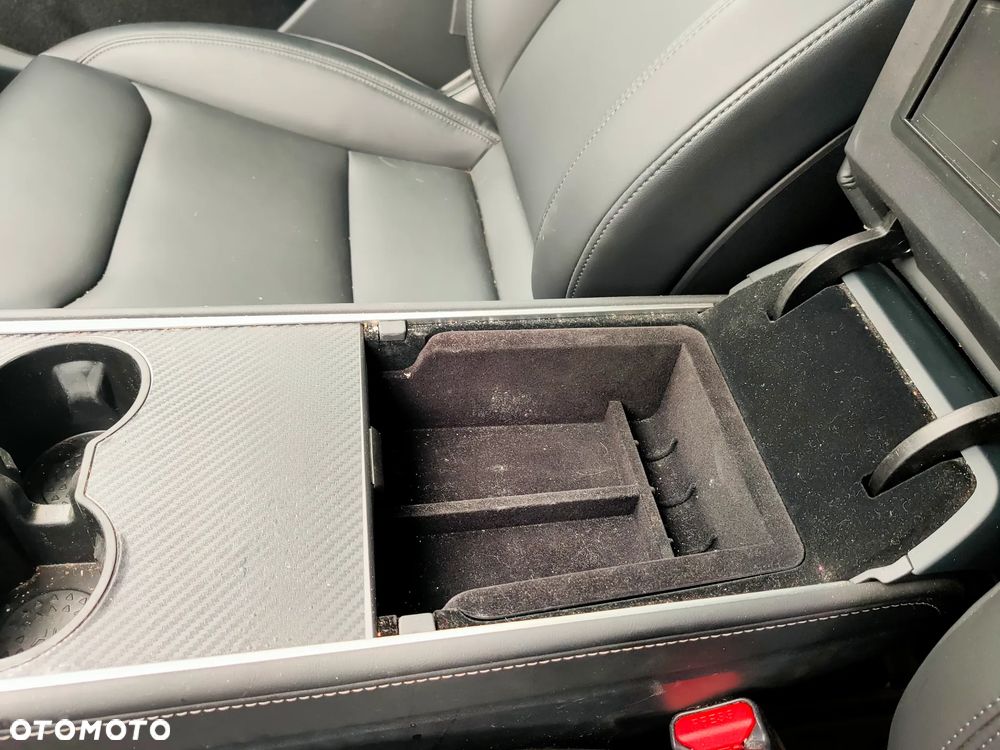 Tesla Model Y Performance AWD - 12