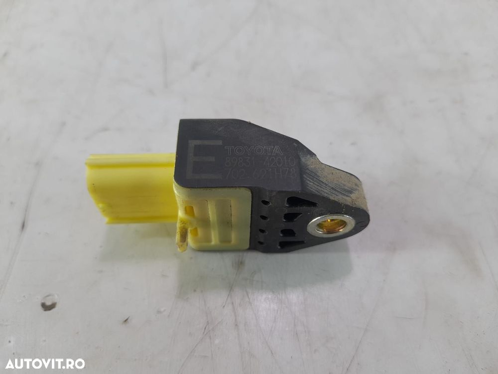 Senzor impact 89831-42010 Toyota RAV4 3 (XA30) [2005 - 2010] 2.2 d-4d - 2