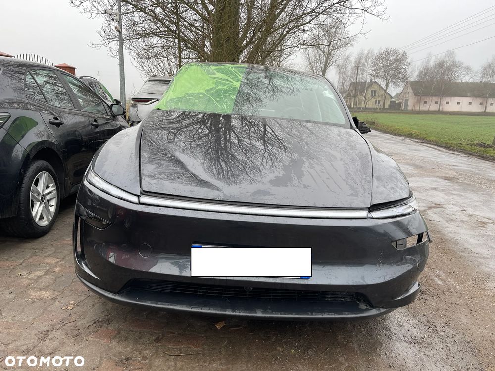 Tesla Y - 17