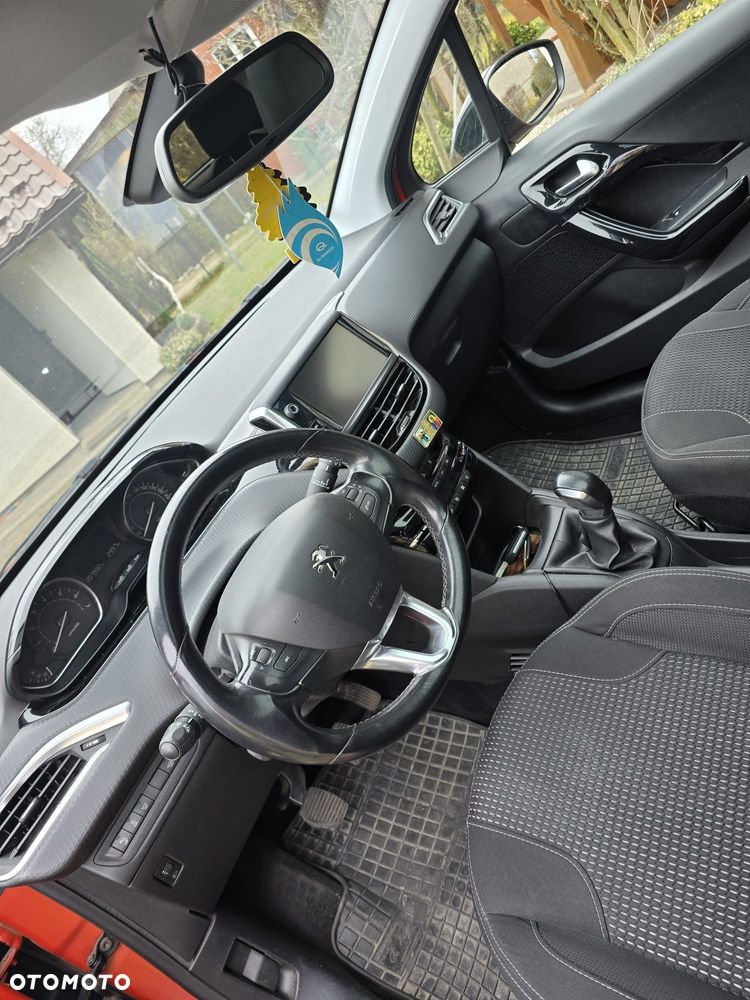 Peugeot 208 - 7