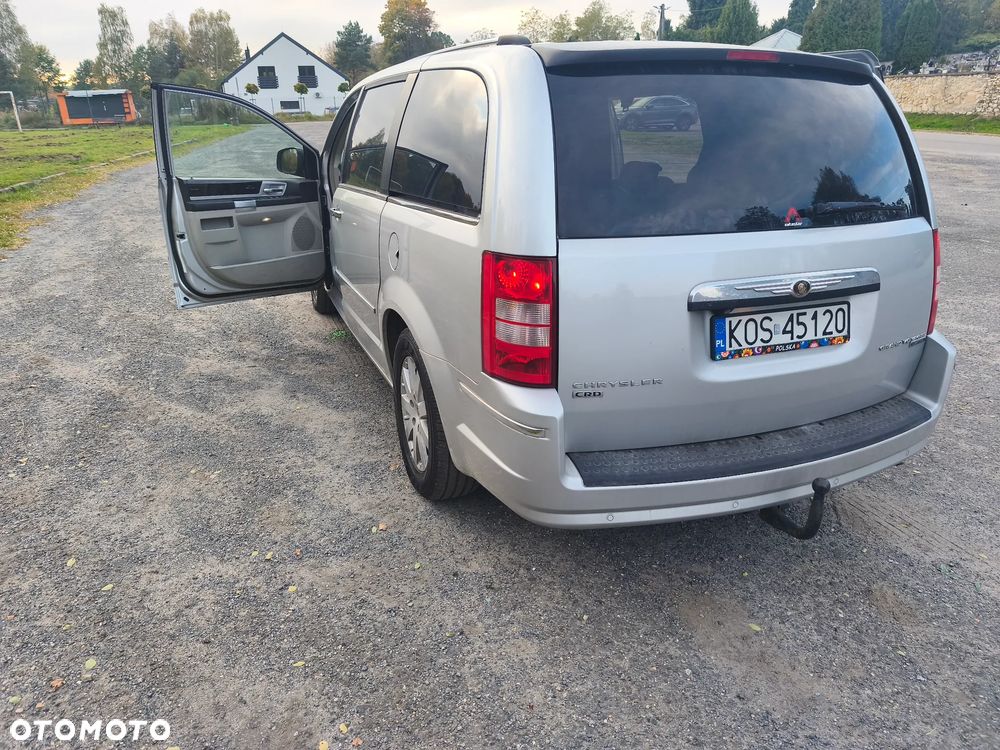 Chrysler Grand Voyager 2011 photo 2