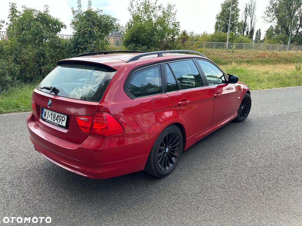 BMW Seria 3 320i Touring - 13