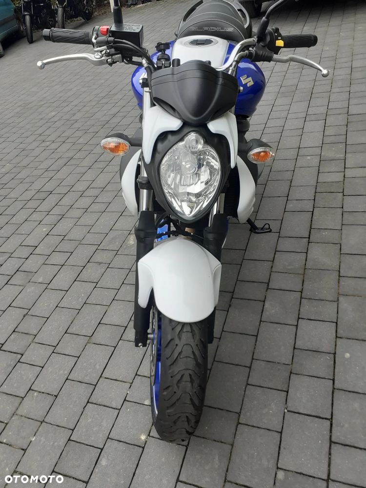 Suzuki Gladius - 9