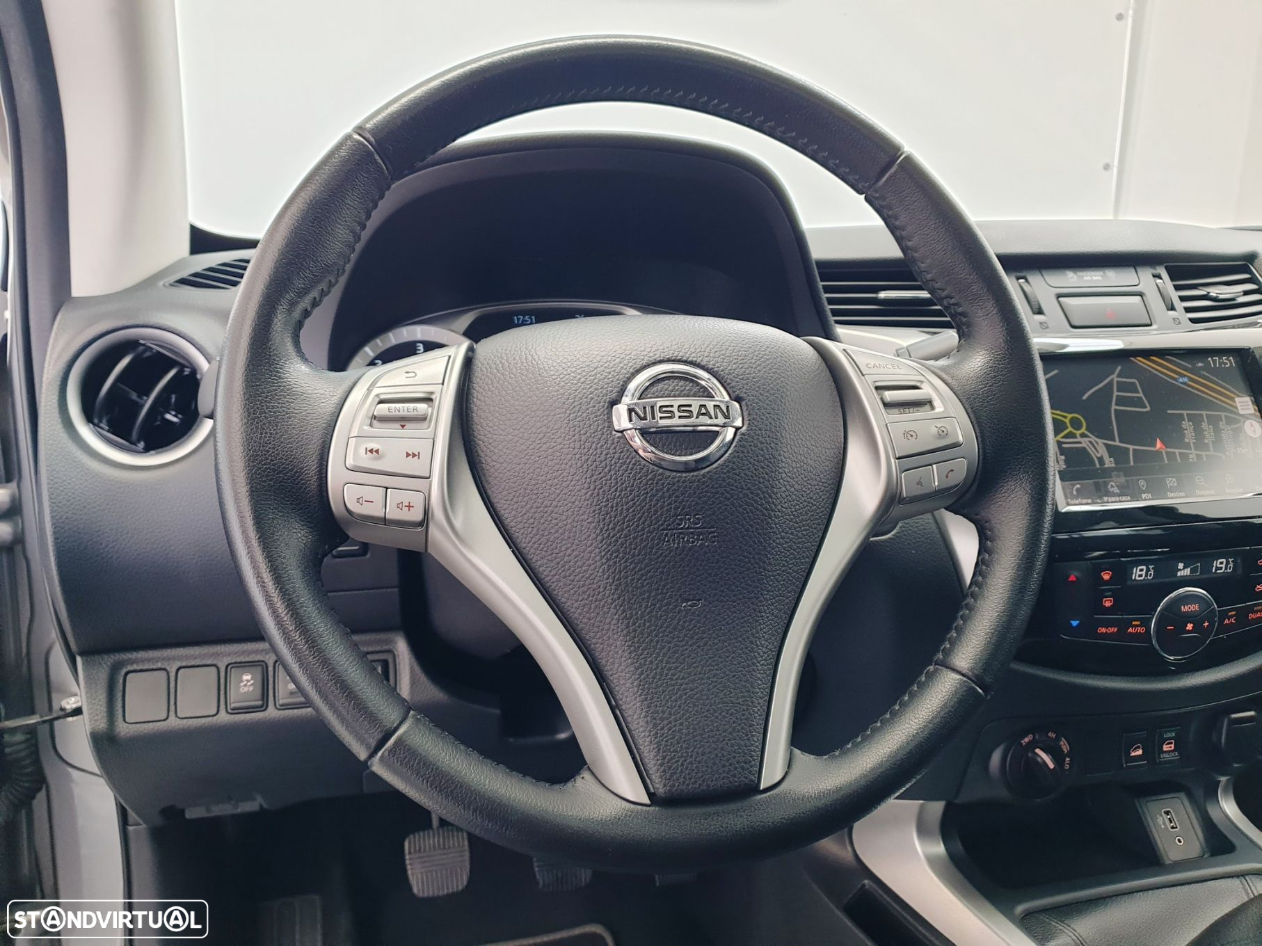 Nissan Navara 2.3 dCi CD 4WD N-Guard - 24