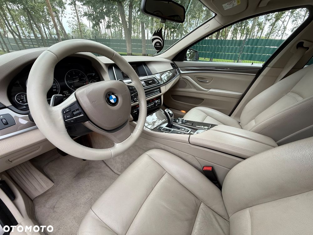 BMW Seria 5 525d xDrive Modern Line - 11
