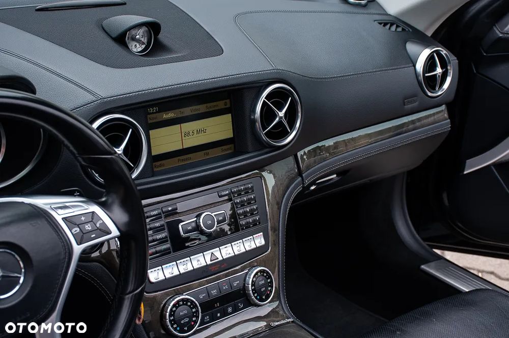 Mercedes-Benz SL - 25