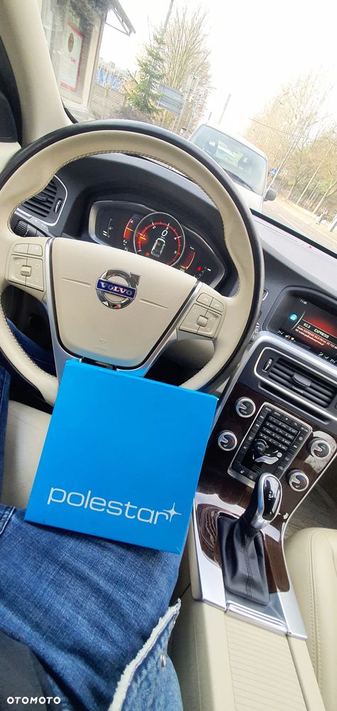 Volvo V60 D4 Geartronic Summum - 1