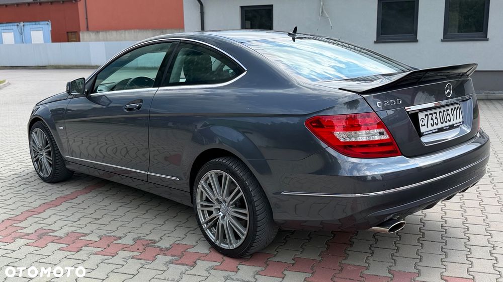Mercedes-Benz Klasa C 250 CGI BlueEff - 13