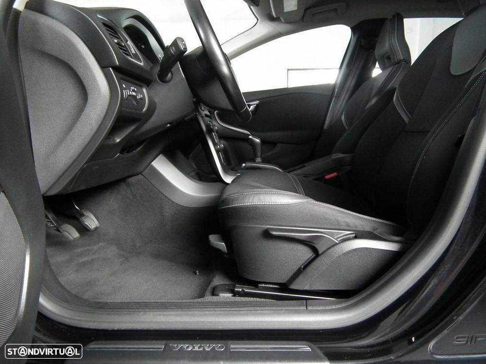 Volvo V40 2.0 D3 Momentum - 9