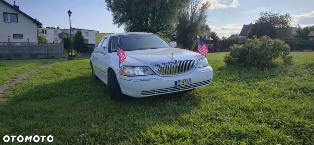 Lincoln Town Car - 1