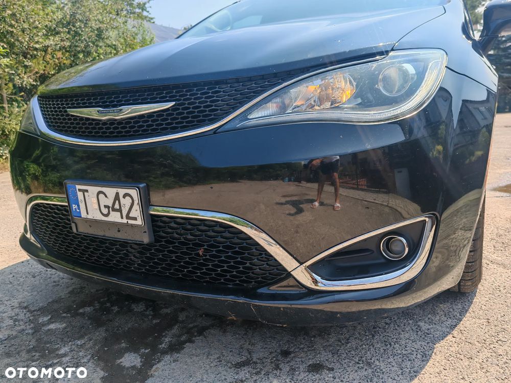 Chrysler Pacifica - 2