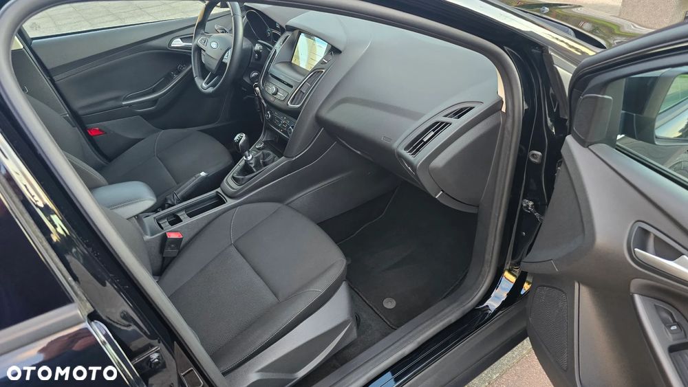 Ford Focus 1.0 EcoBoost Gold X (Trend) - 29