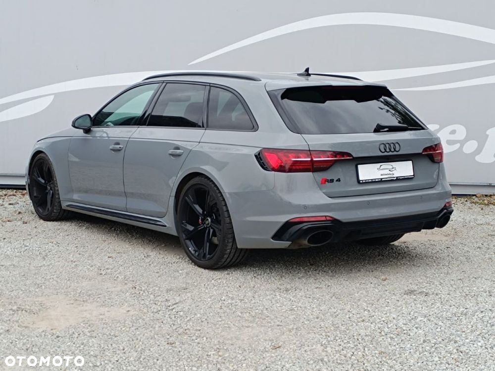 Audi RS4 Avant - 16