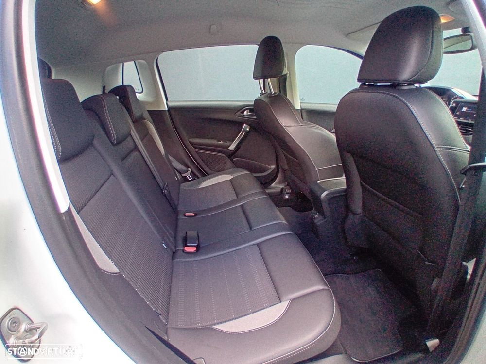 Peugeot 2008 1.2 PureTech Allure - 10