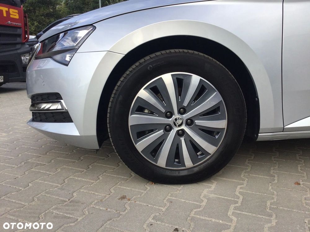 Skoda Superb 2.0 TDI SCR Style DSG - 33