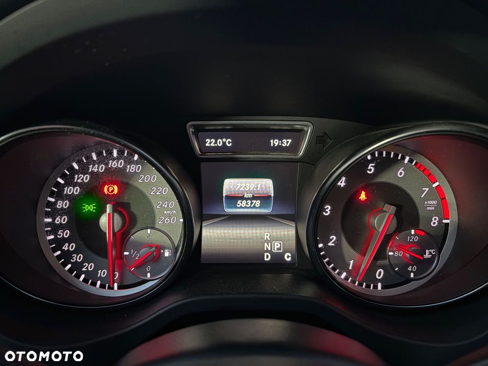 Mercedes-Benz CLA 180 7G-DCT - 10