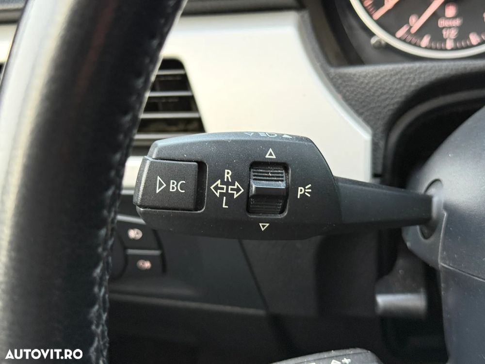 BMW Seria 3 318d DPF Touring Edition Exclusive - 21