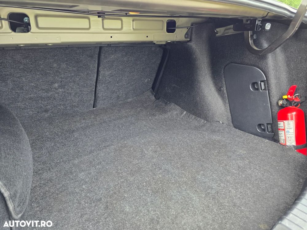 Mazda 3 G100 Attraction - 11